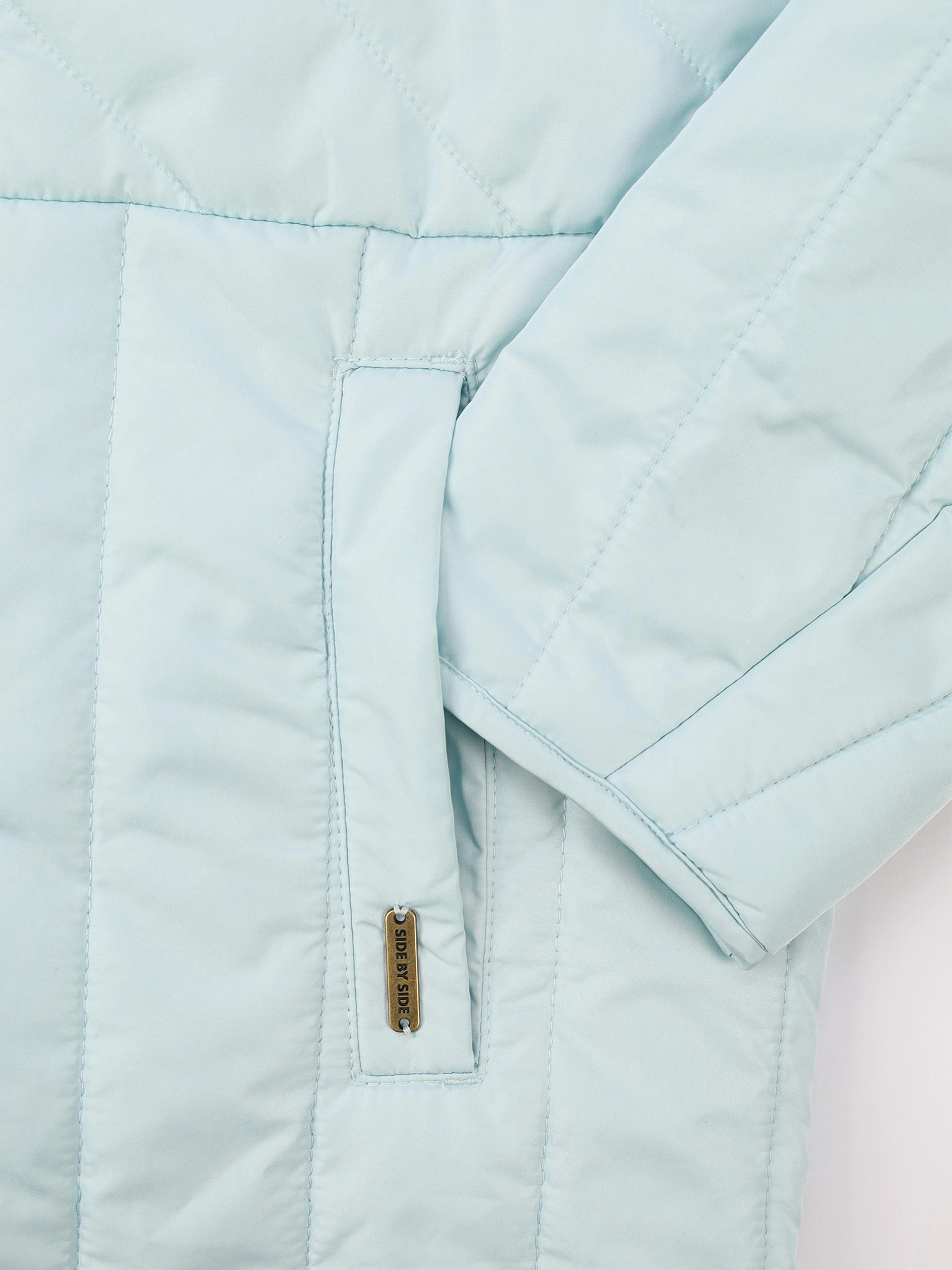 Пальто голубого цвета прямого кроя